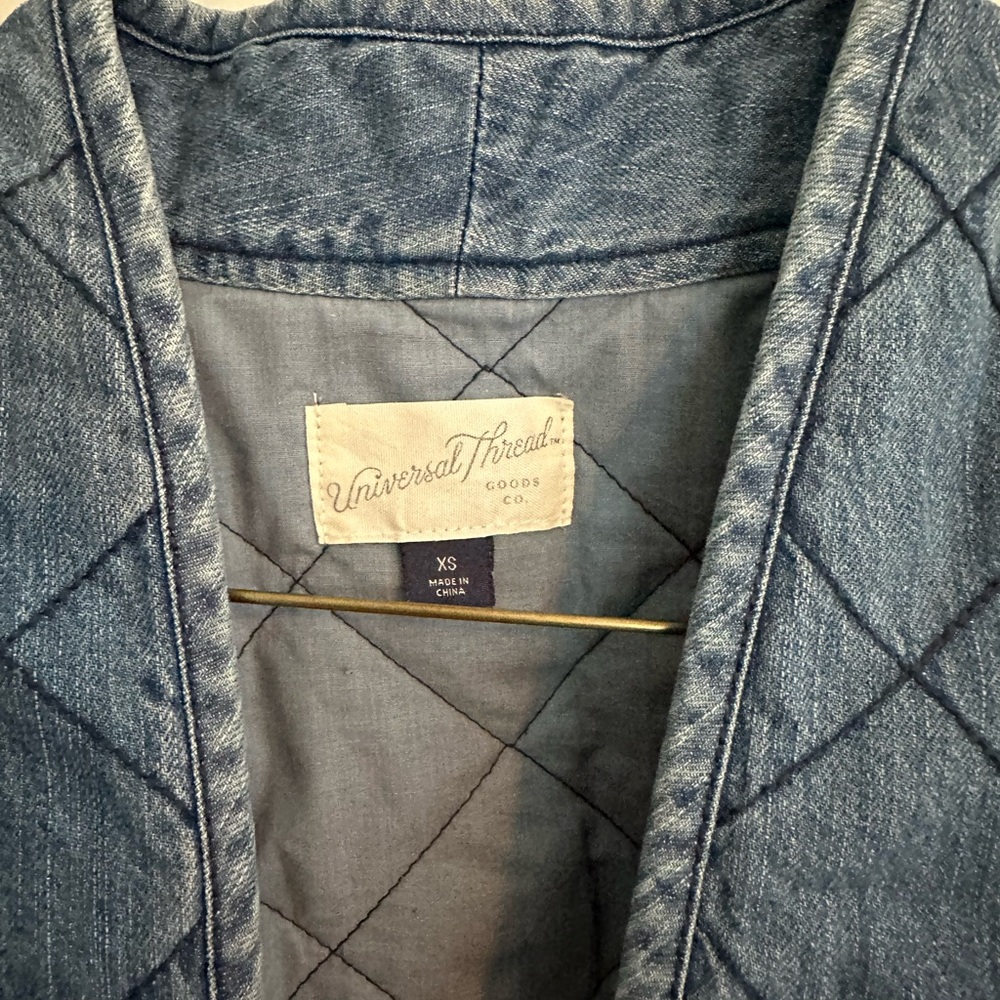 Universal Threads denim quilted jacket in XS - Picture 2 of 5